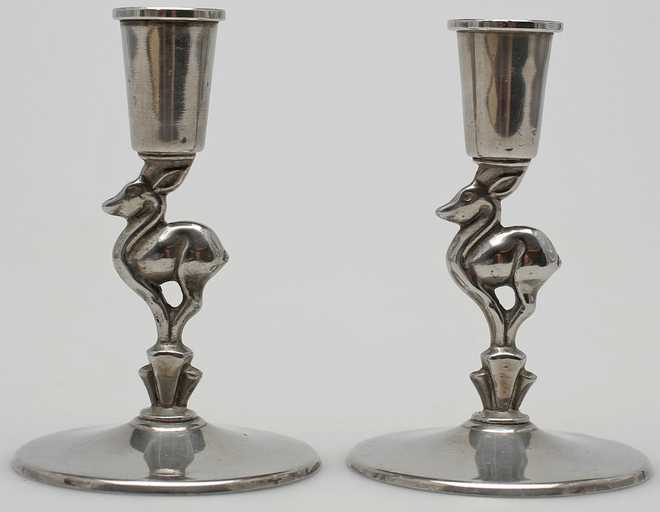 LJUSSTAKAR, ett par, tenn, möjligen Oscar Antonsson, Ystad, 1930-tal.