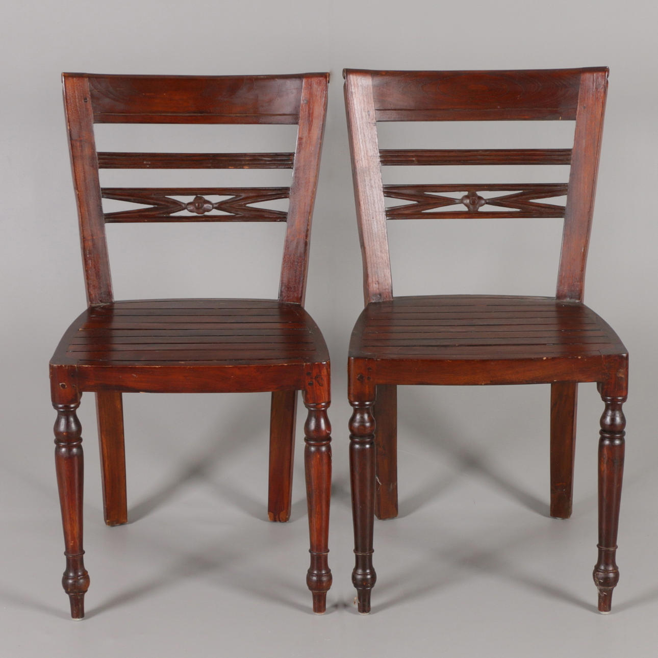 STOLE, 2 stk. SIT koloniale landhusmøbler, moderne.