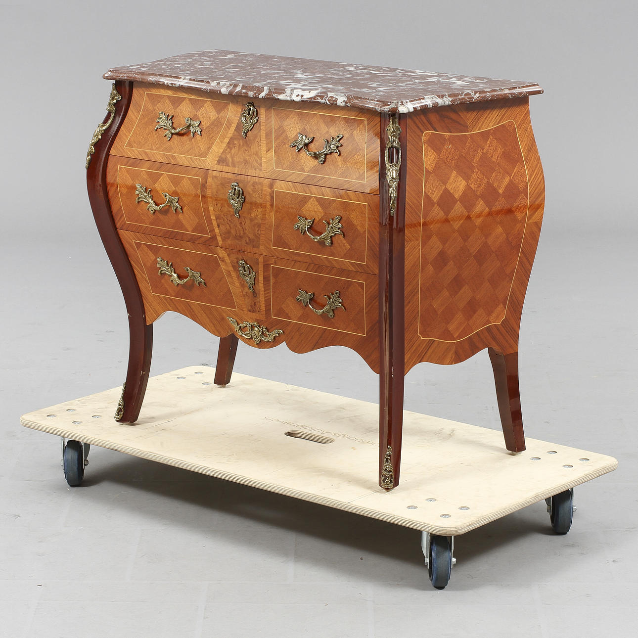 BYRÅ, rokokostil, 1900-tal.