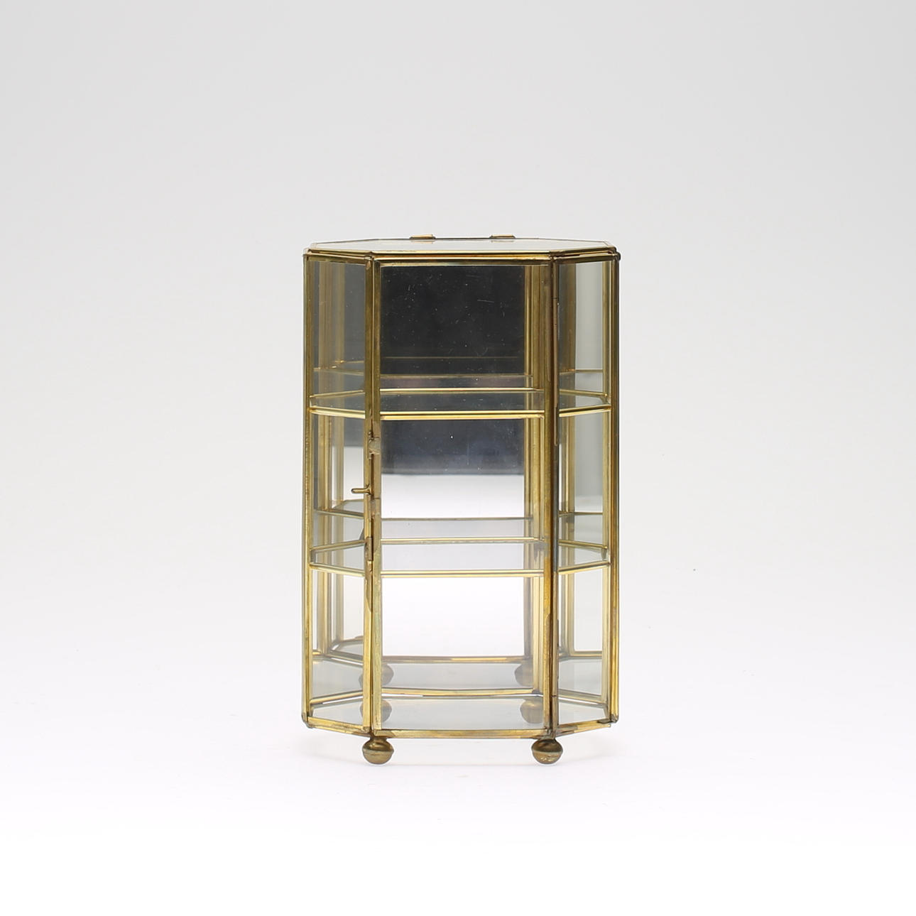 STAND, latón/vidrio, siglo XX.