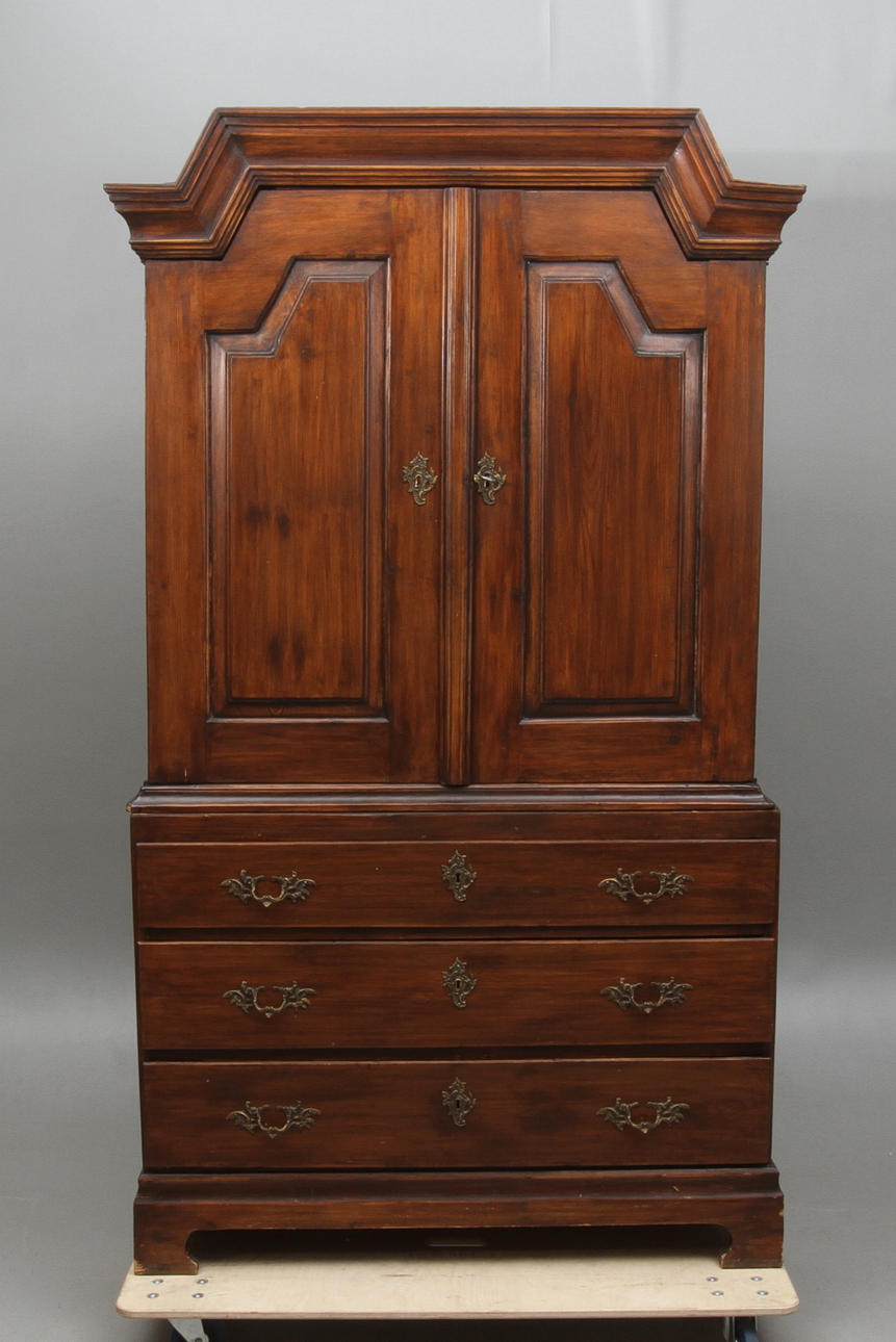 SALSSKÅP, ek, 1700-tal.