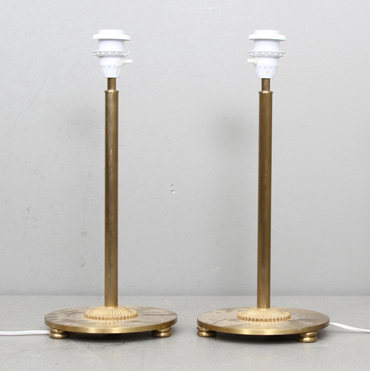 LAMPFÖTTER, ett par, mässing, 1900-tal.