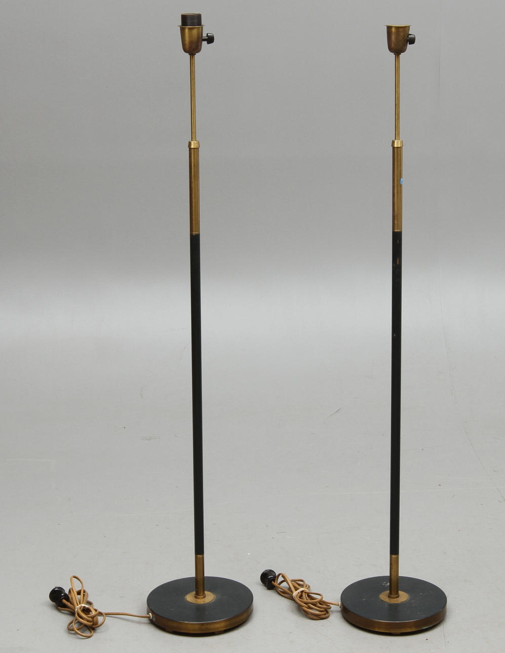 GOLVLAMPOR, 2 st, Mässing och metall, Einar Bäckström, 1950/60-tal.