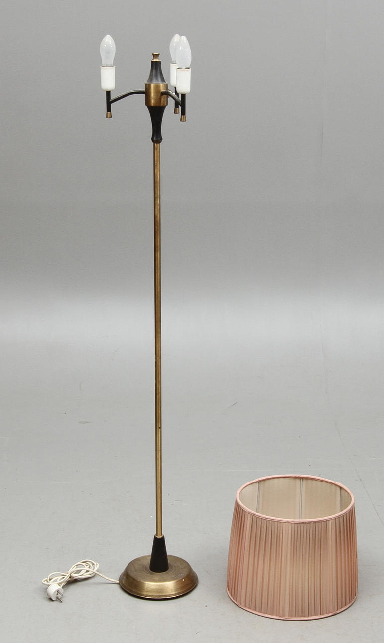 GOLVLAMPA, Mässing och metall, 3-armad, 1950/60-tal.