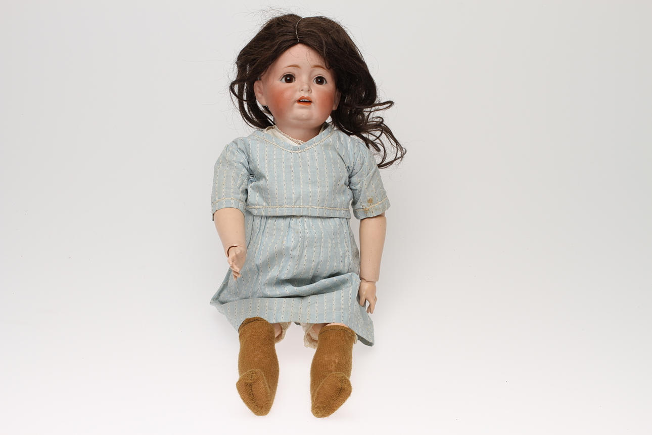 DOCKA med biskvihuvud. JD KESTNER 1910 - 1920.