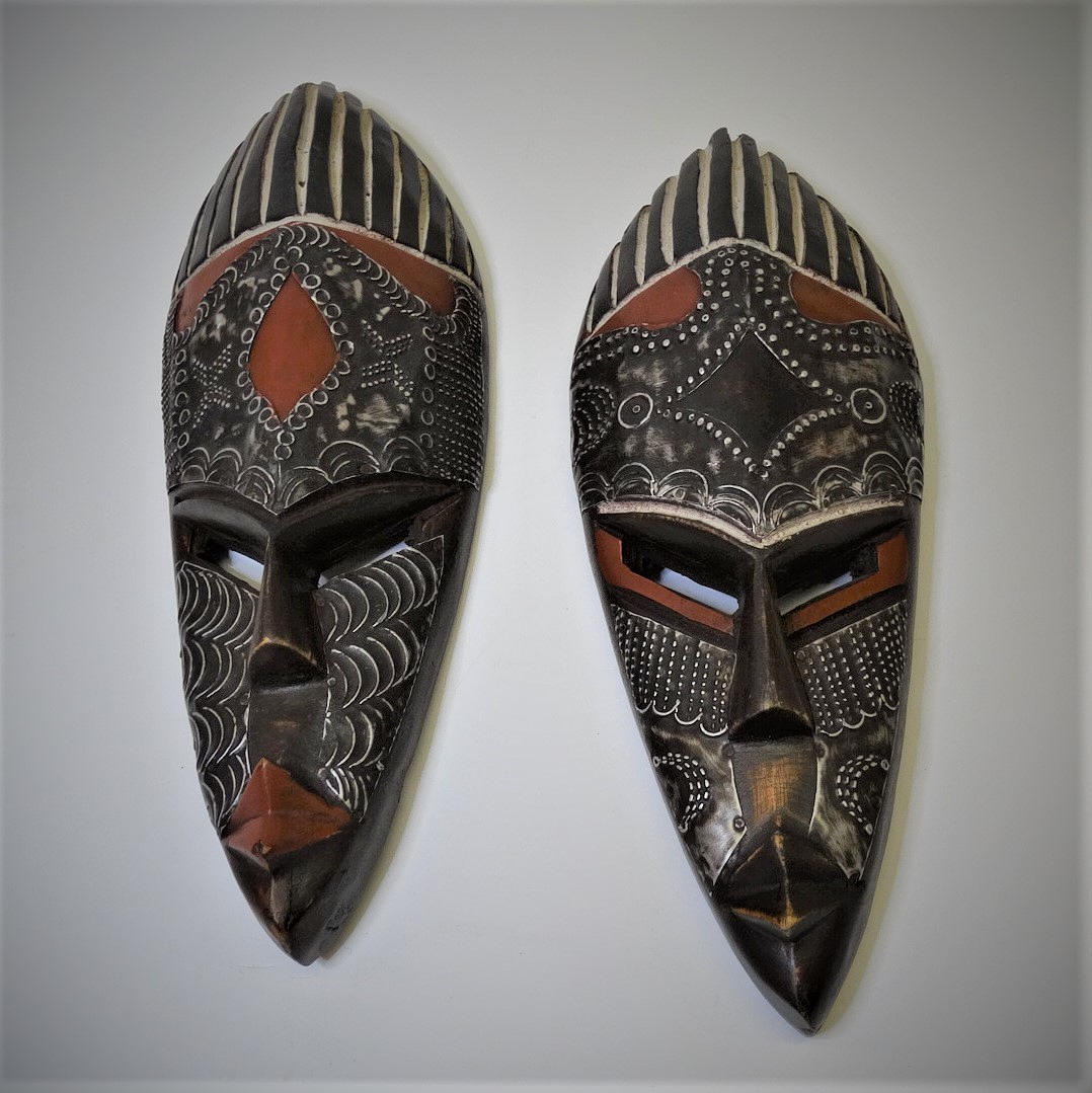 ZWEI HOLZMASKEN, Afrika, 20. Jh.