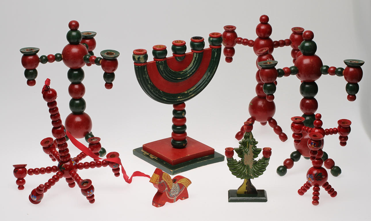 PARTI DIVERSE JULLJUSSTAKAR, 8 st, trä, bemålade, 1900-talets första hälft.