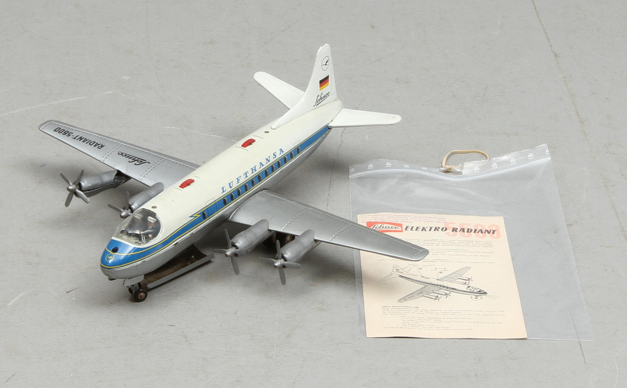 MODELLFLYGPLAN SCHUCO RADIANT -5600 LUFTHANSA Western Germany.