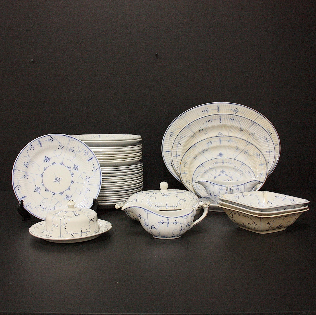 VILLEROY & BOCH "Dresden" tableware 39 pieces.