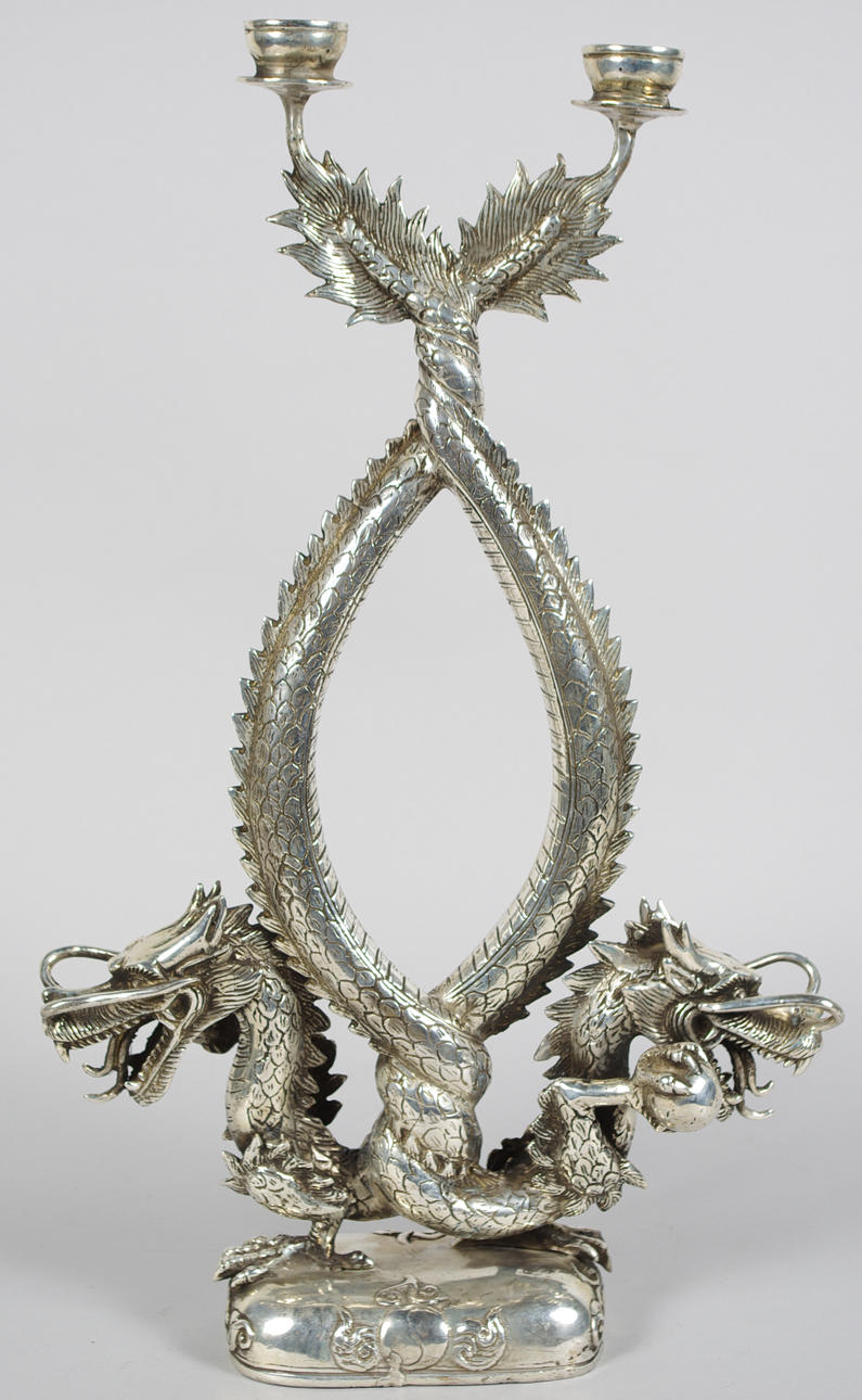 LJUSSTAKE i form av drakar, förslivrad, samtida.