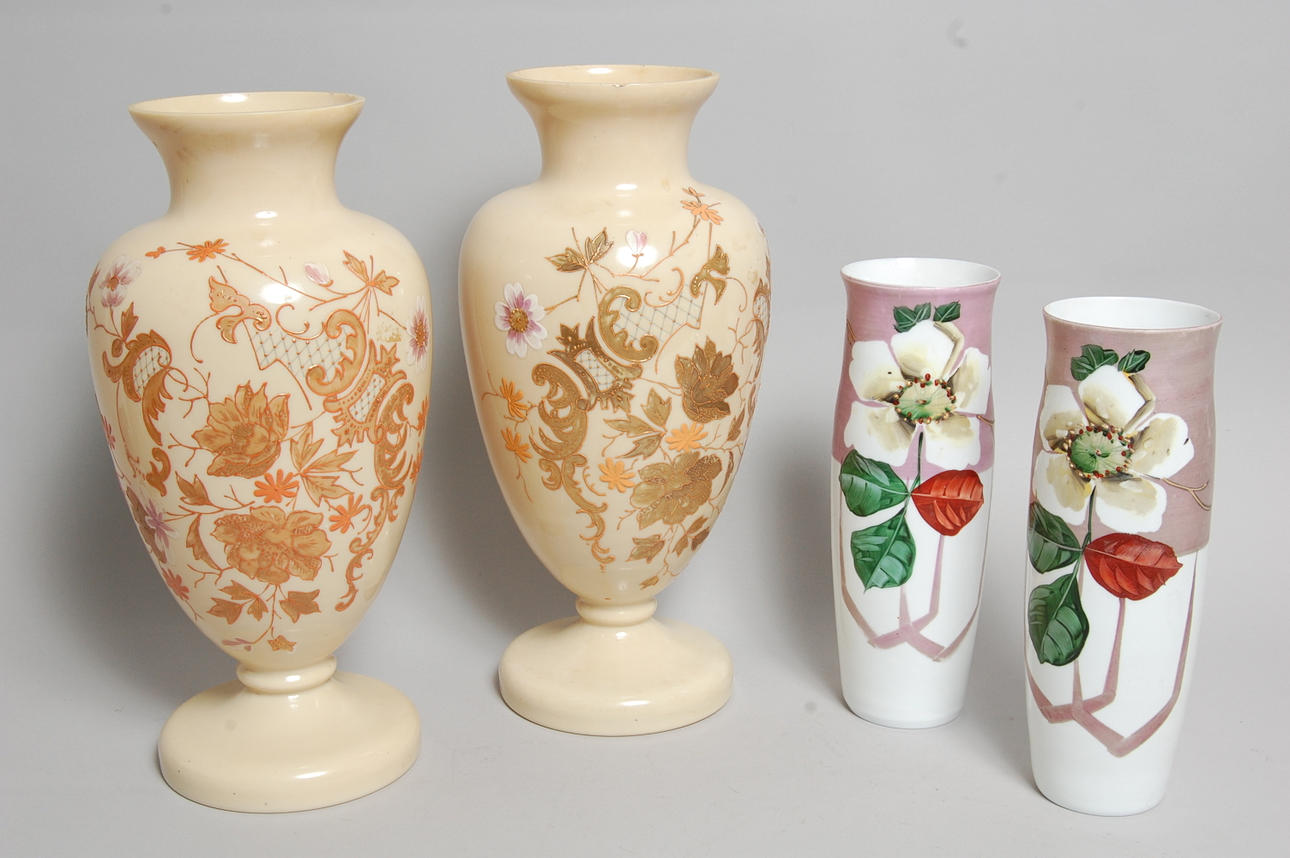 VASER, URNOR, 4 st, fluss, opalglas, 1900-talets början.