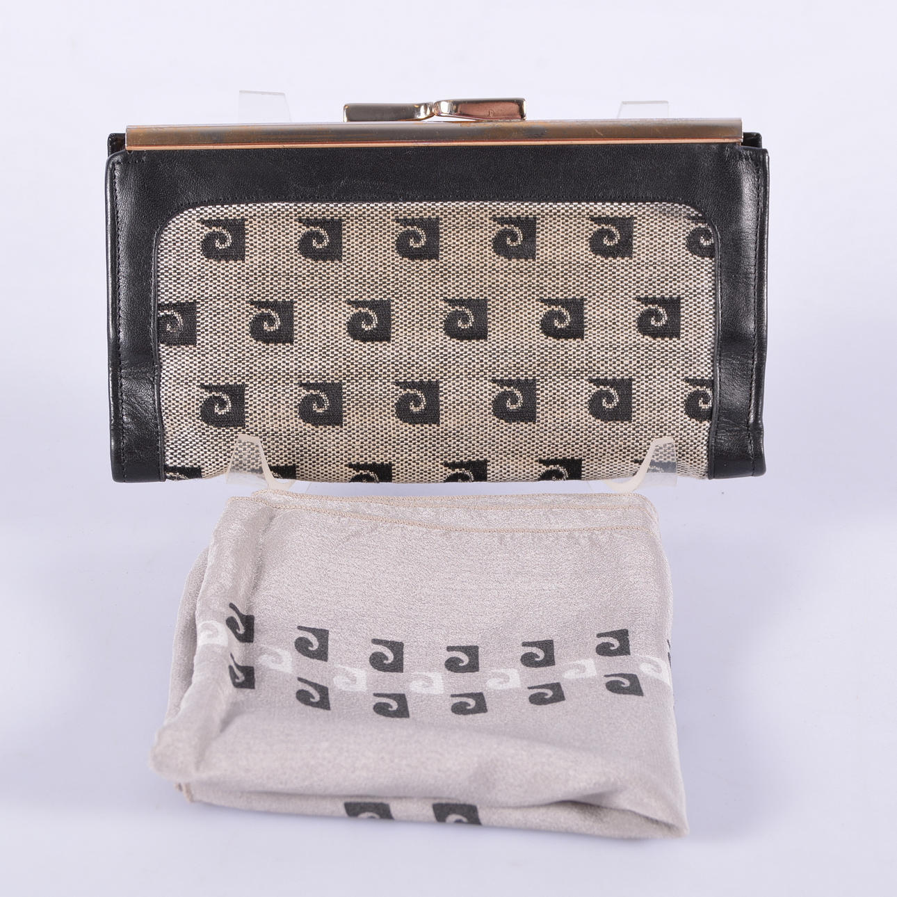 WALLET AND SCRAFVES, Pierre Cardin.