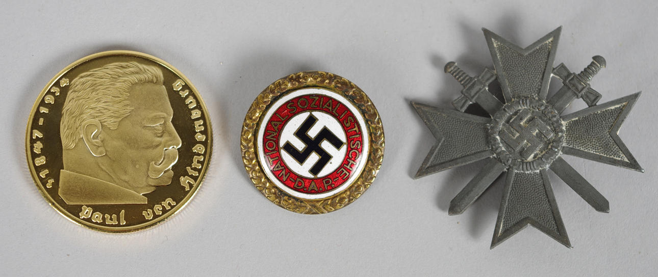 2 MEDALJER SAMT MYNT, Tyskland.