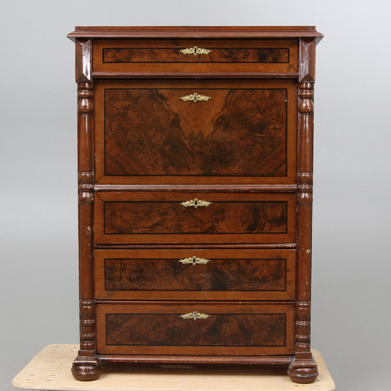 BYRÅ, nyrenässans, sekelskiftet 1900.