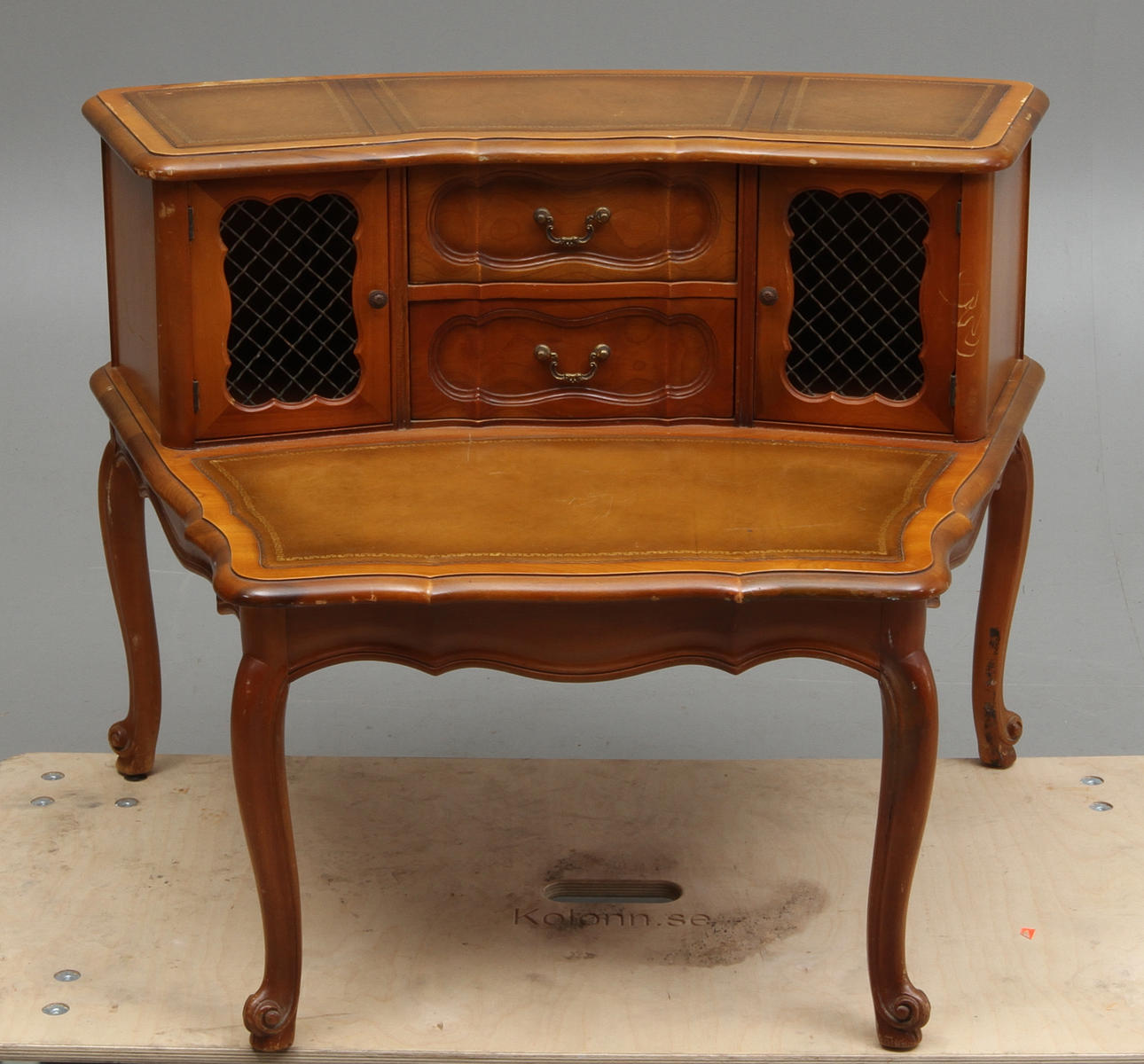 BORD MED UPPSATS, rokoko stil, 1900-tal.