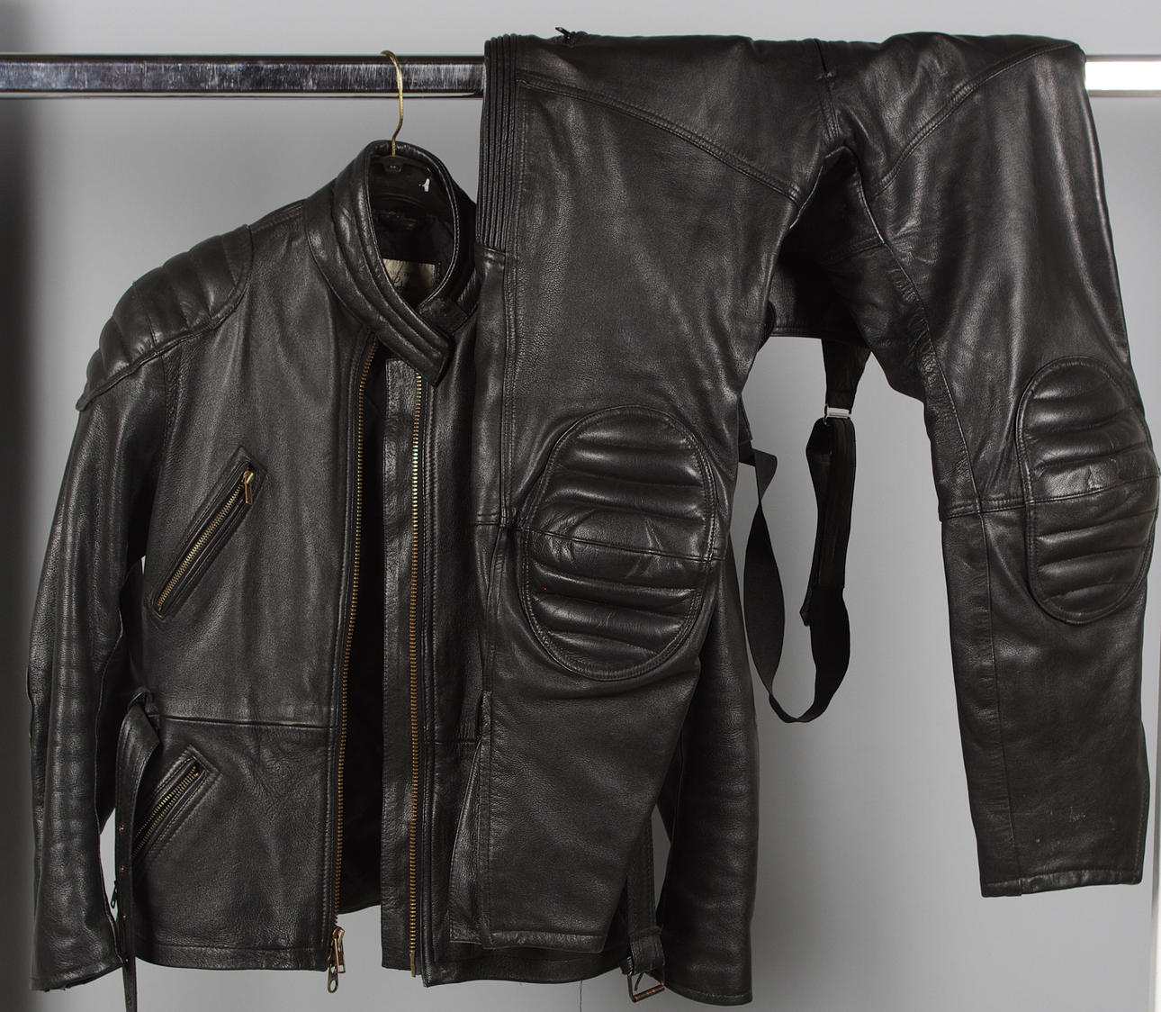 SKINNSTÄLL, Corall, getskinn.