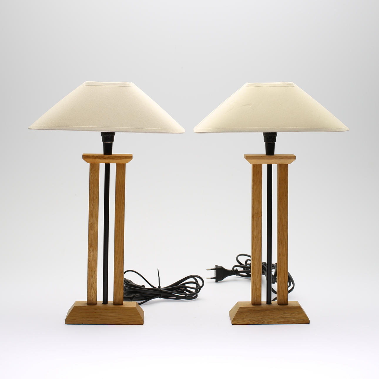 BORDSLAMPOR, 2 st, ek, LampGustaf AB, samtida.