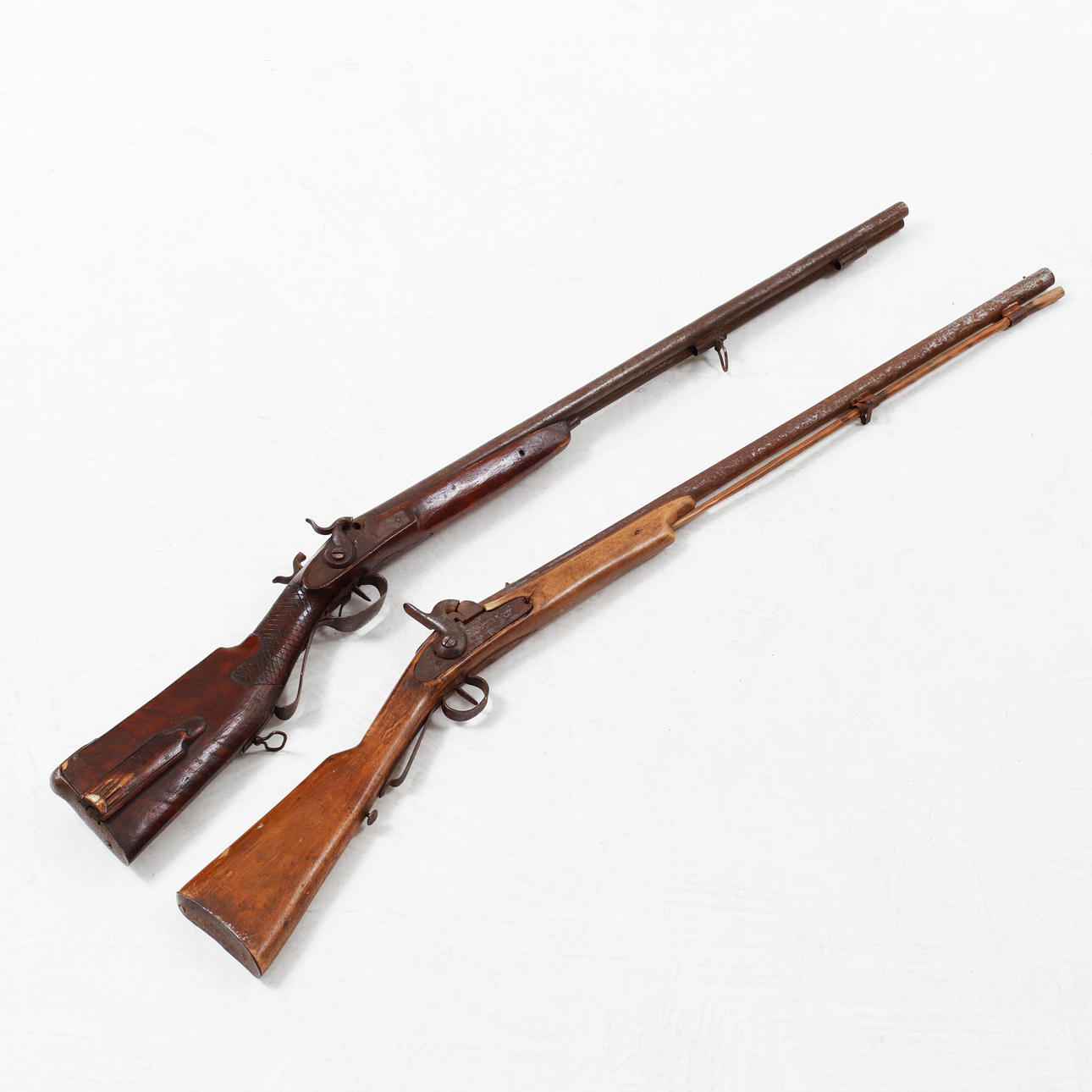 JAKTGEVÄR, 2 st, 1800-tal.