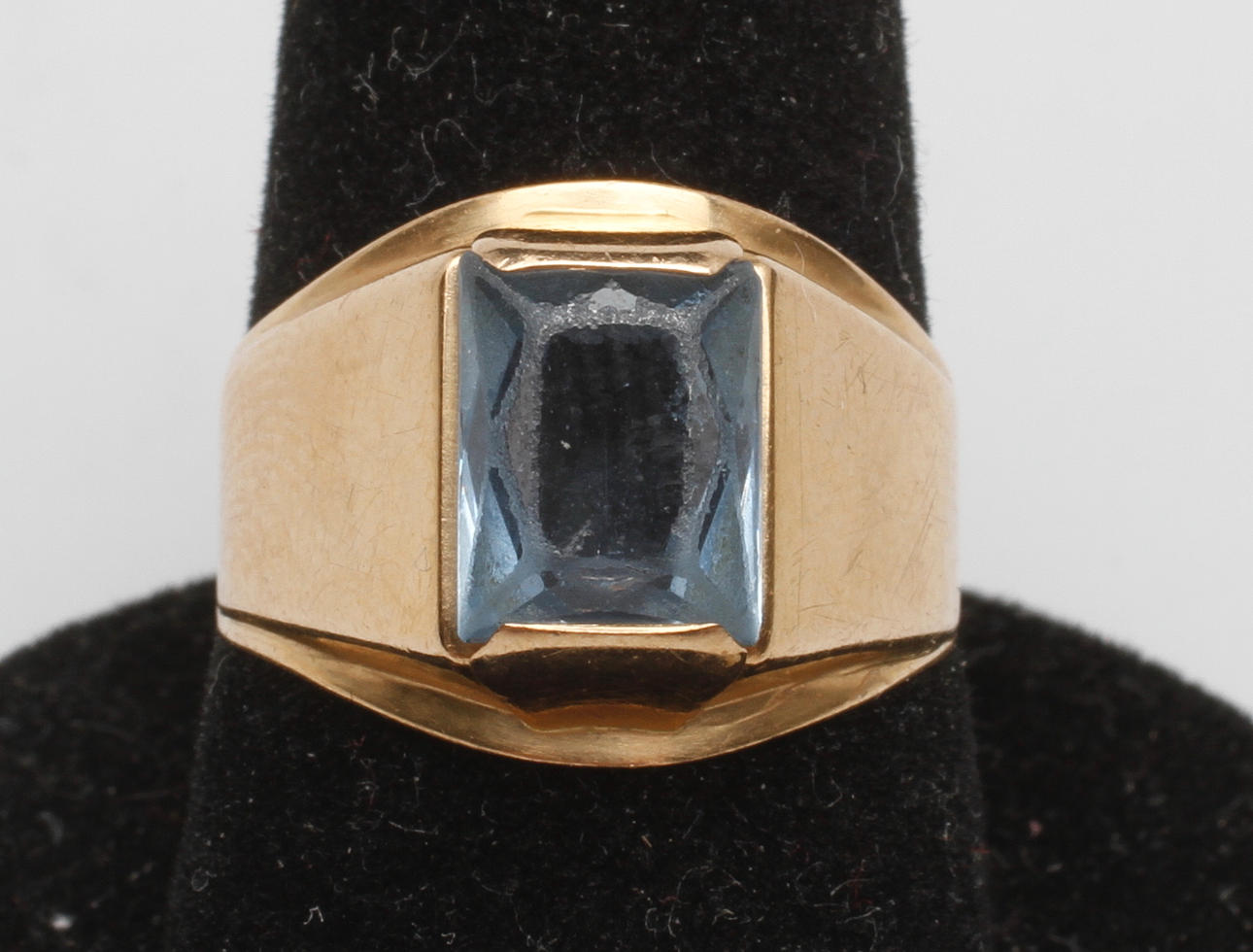 RING, 18k guld, vikt ca 2,9 gr.