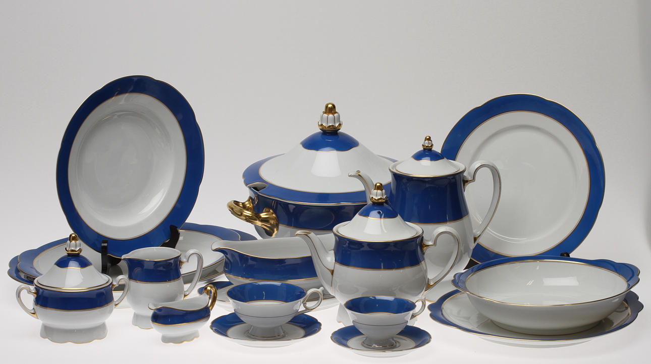 SERVISDELAR, ca 90 delar, porslin.