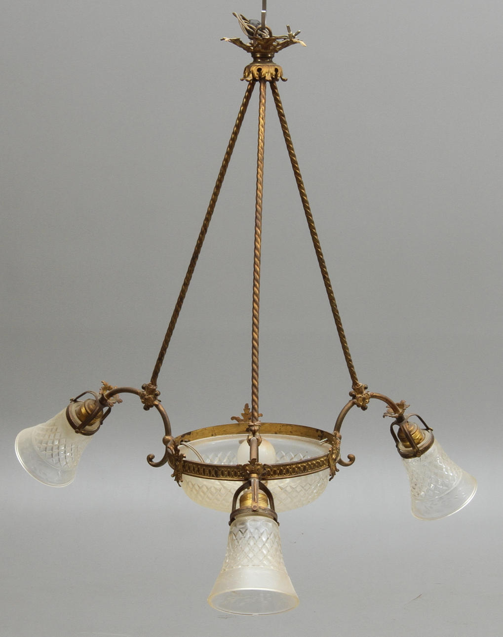TAKLAMPA, mässing och glas, 3-armad, 1900-talets första hälft.