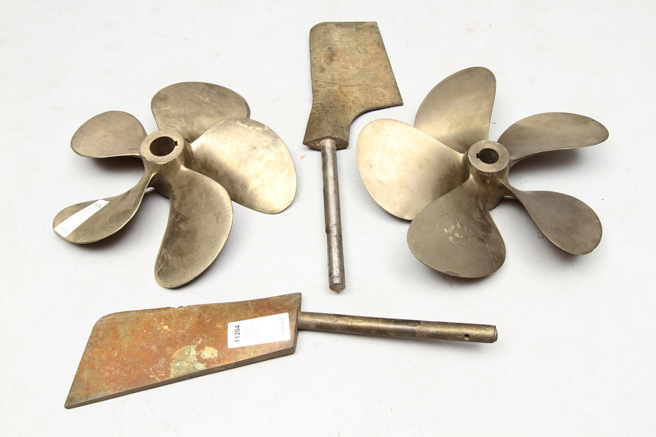 MÄSSINGSPROPELLRAR.1 par, fembladiga samt ett par RODER i mässing/stål.