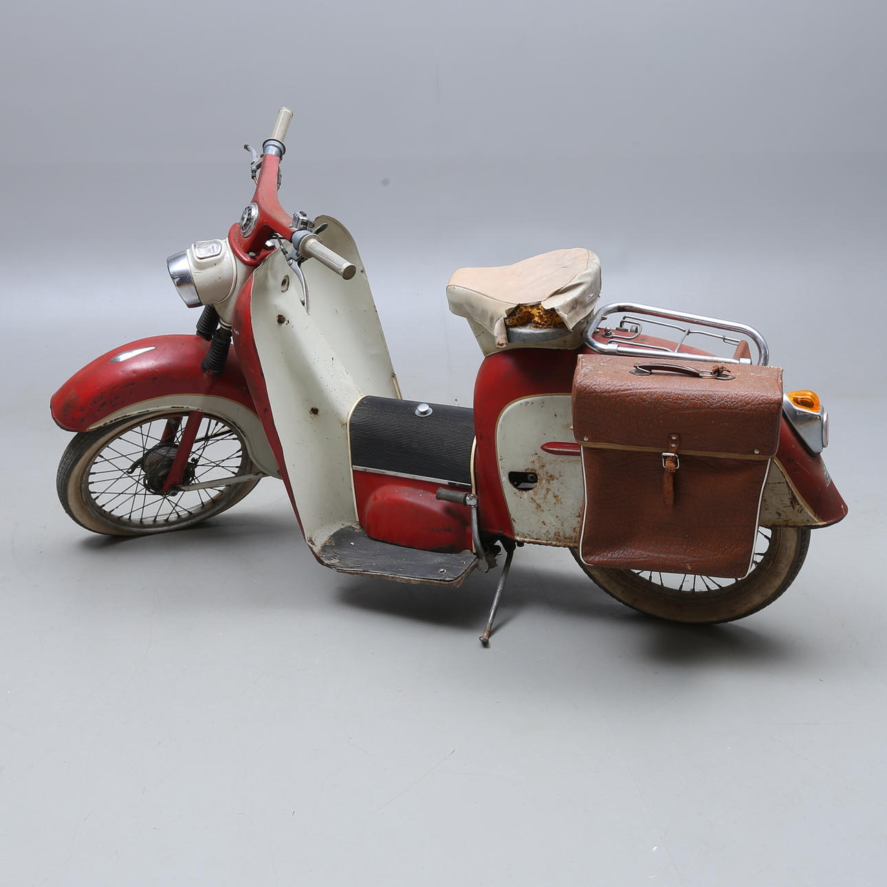 CICLOMOTOR, Monarca "Monarscoot".