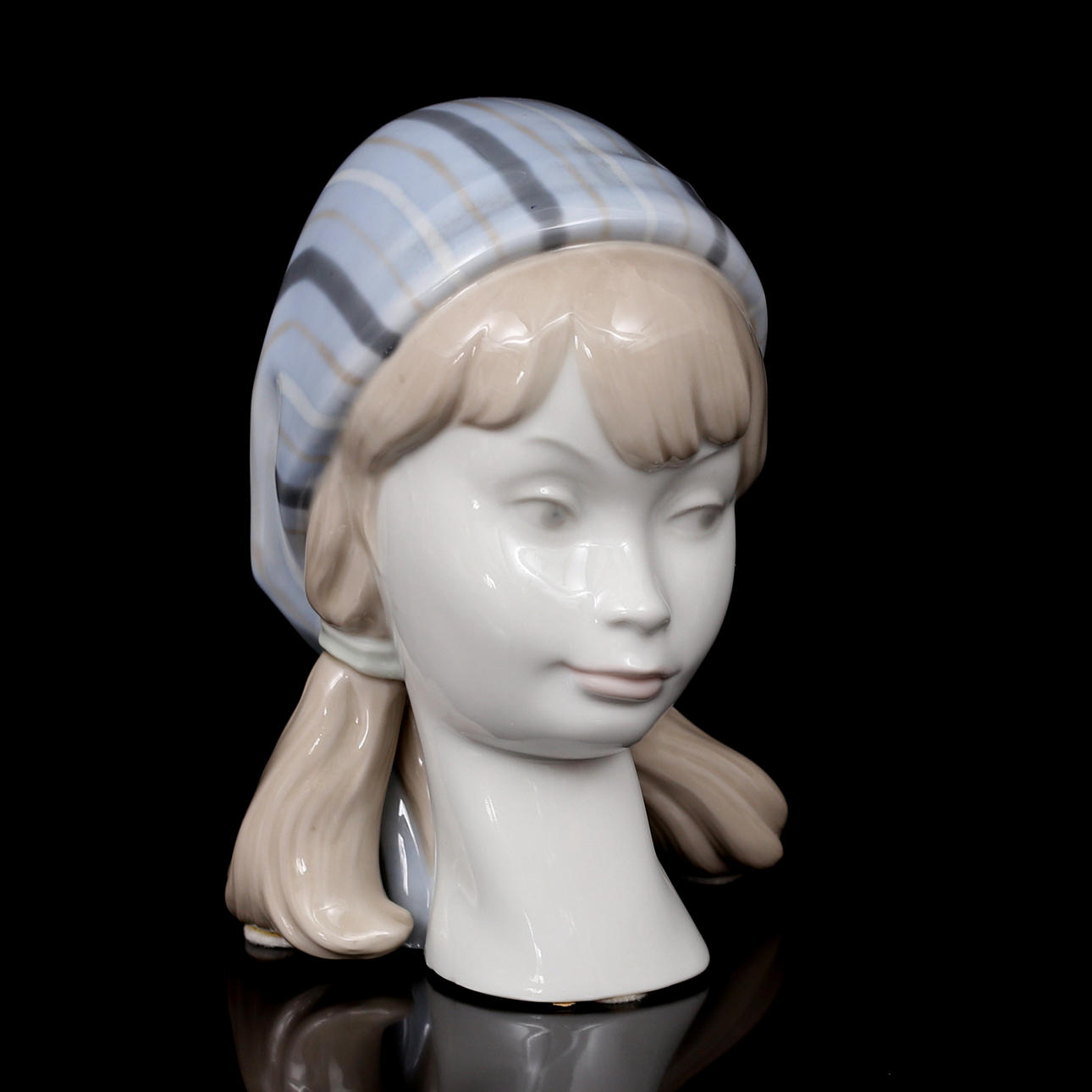 PORCELAIN HEAD, Rosal, Spain.