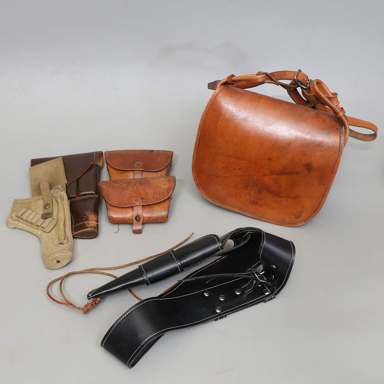 1900-luvun kotelot, patruunakotelot ja asekotelot.