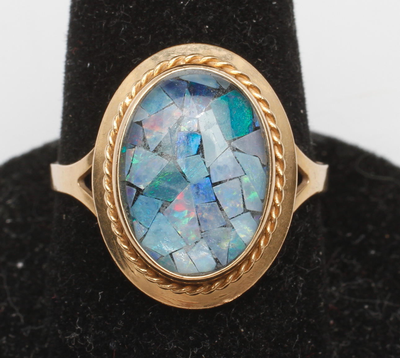 RING; 18k guld, med sten, total vikt ca 2,9 gr.