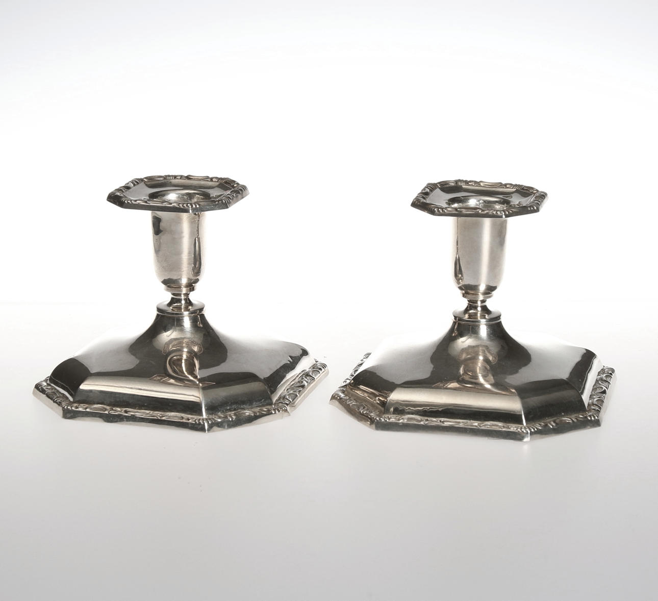 LJUSSTAKAR ett par, silver, Norge med svensk importstämplar, 1900-tal.