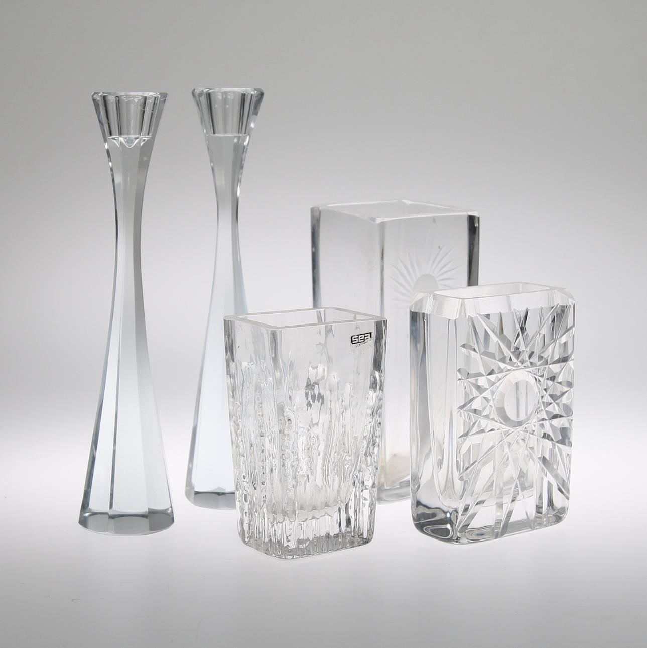 PARTI GLAS, tre vaser och ett par ljusstakar bl.a. Edenfalk för Skurf och SEA.