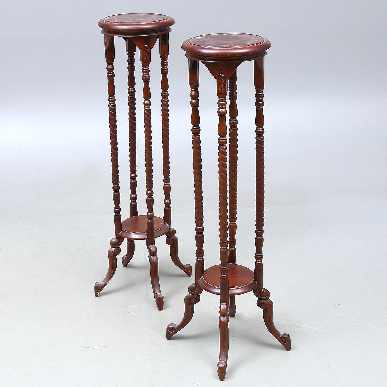 PEDISTALER, ett par, 1900-tal.