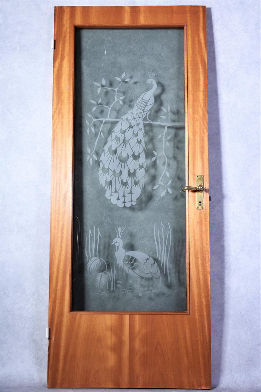 DÖRR med etsat glas.