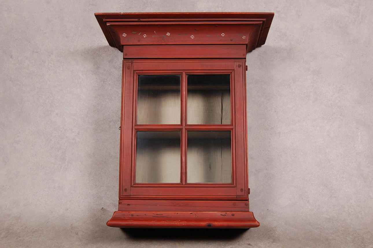 VÄGGSKÅP, allmogestil.