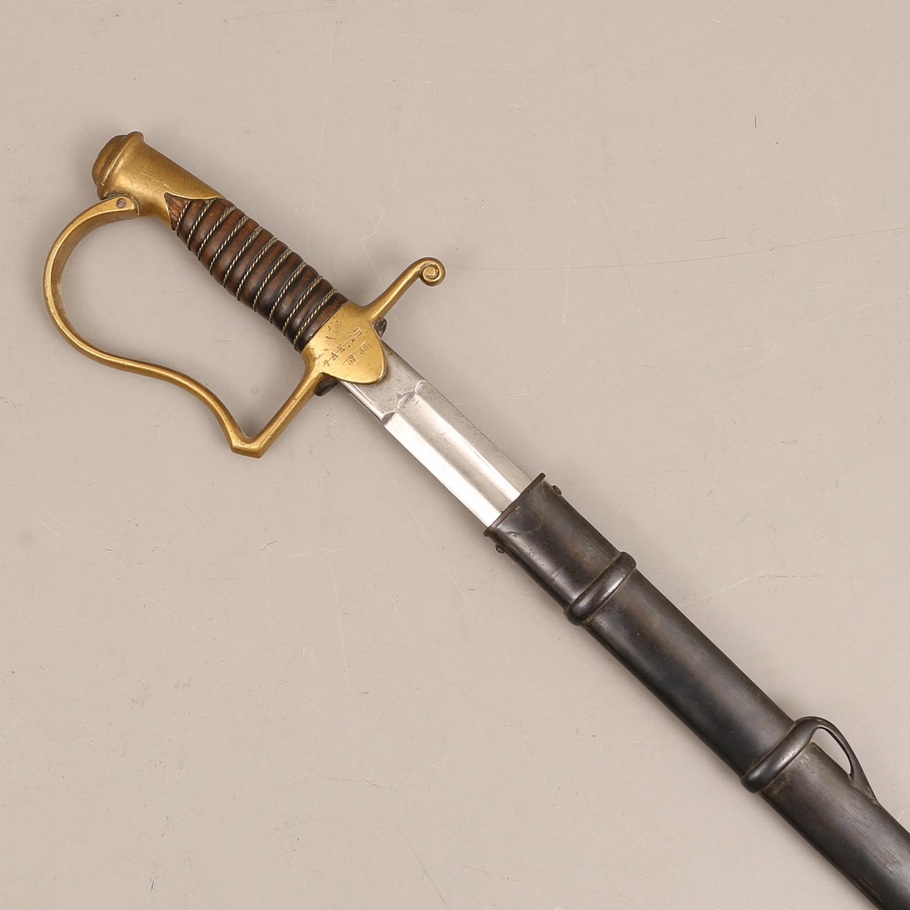 SABLE con vaina, m/1889 para la artillería.