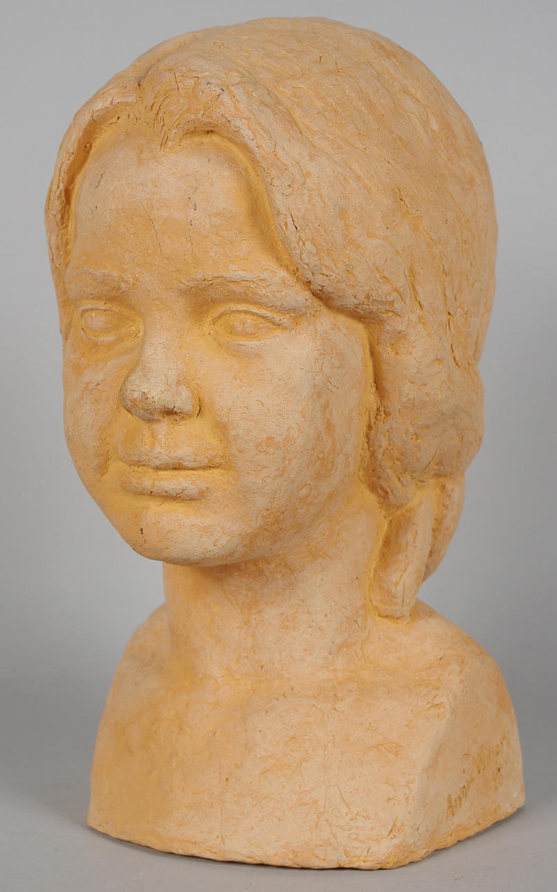 ANNIE WIBERG. Keramikskulptur, flickhuvud.