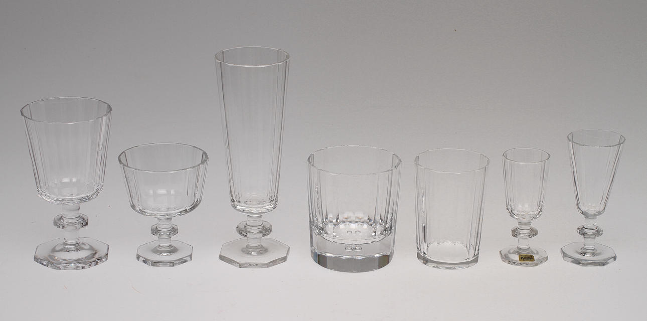 GLASSERVIS, 81 delar. "Karlberg", Design Elis Bergh, Kosta.