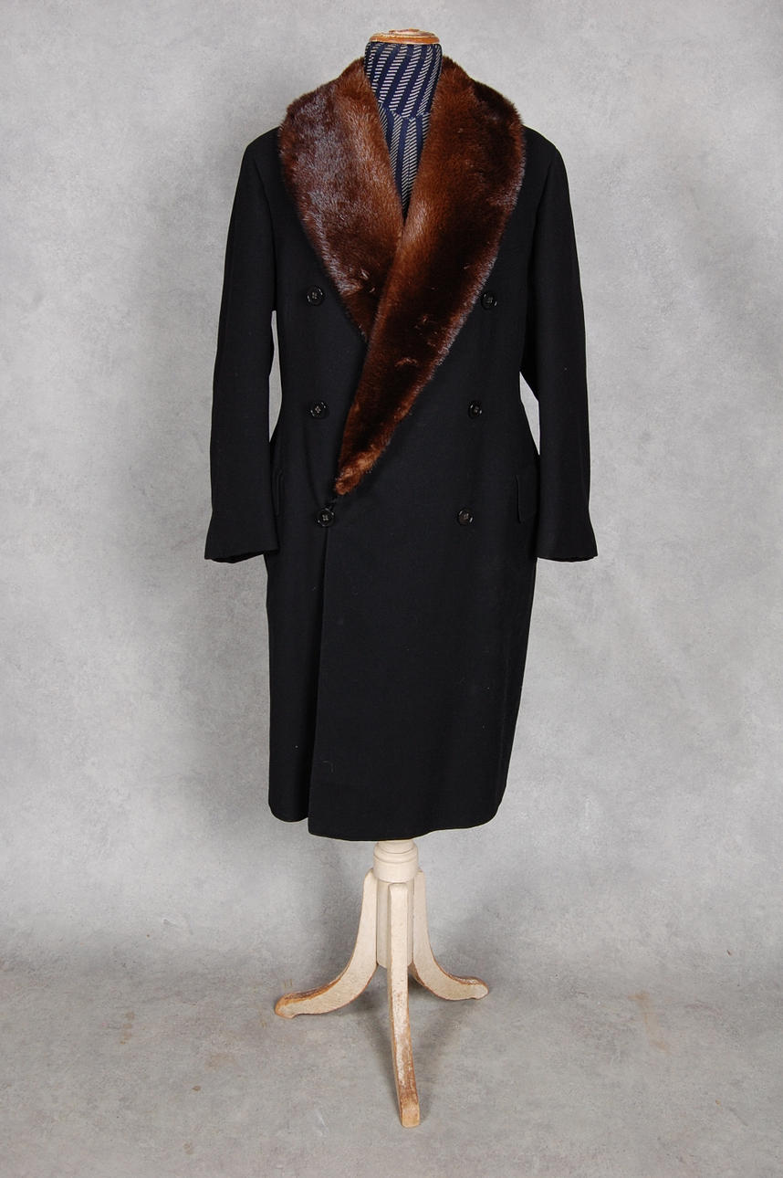 ULSTER, herr, med krage av rysk vattenutter,helfodrad med chinchilla.