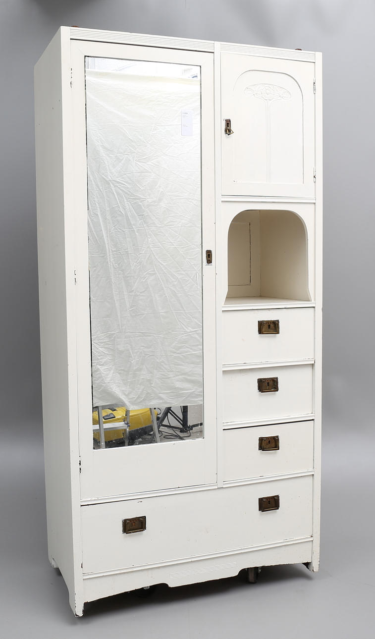 KLÄDSKÅP, senjugend, tidigt 1900-tal.