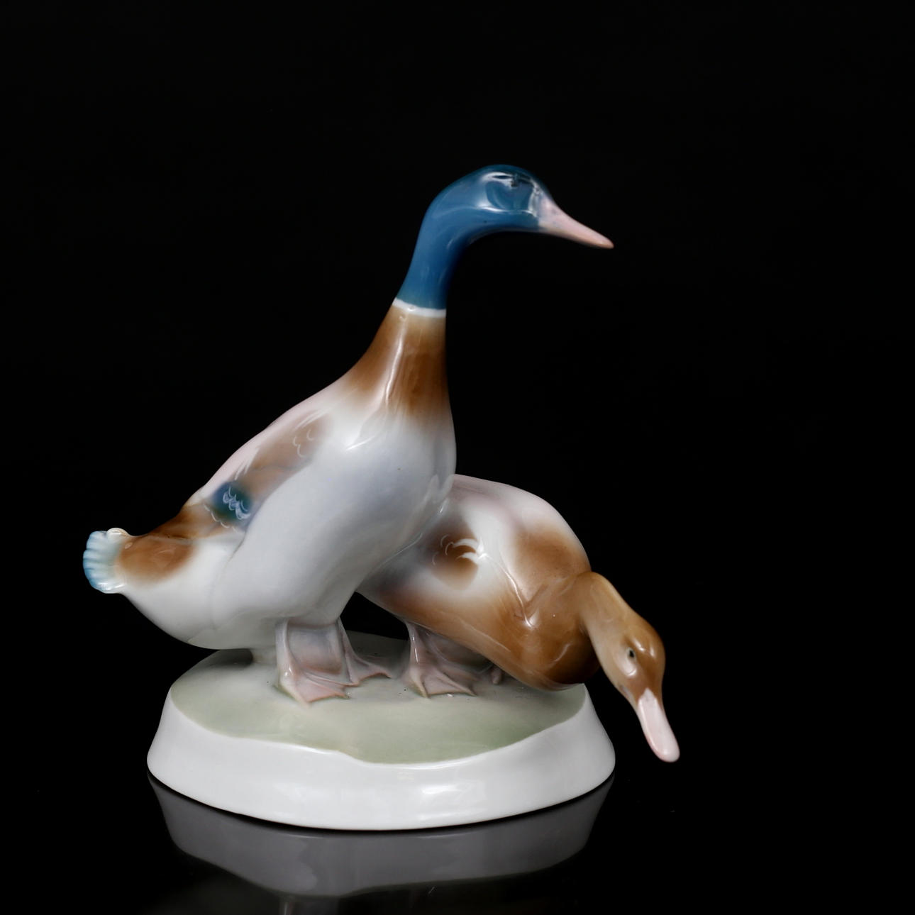 FIGURIN, porslin, ankor.