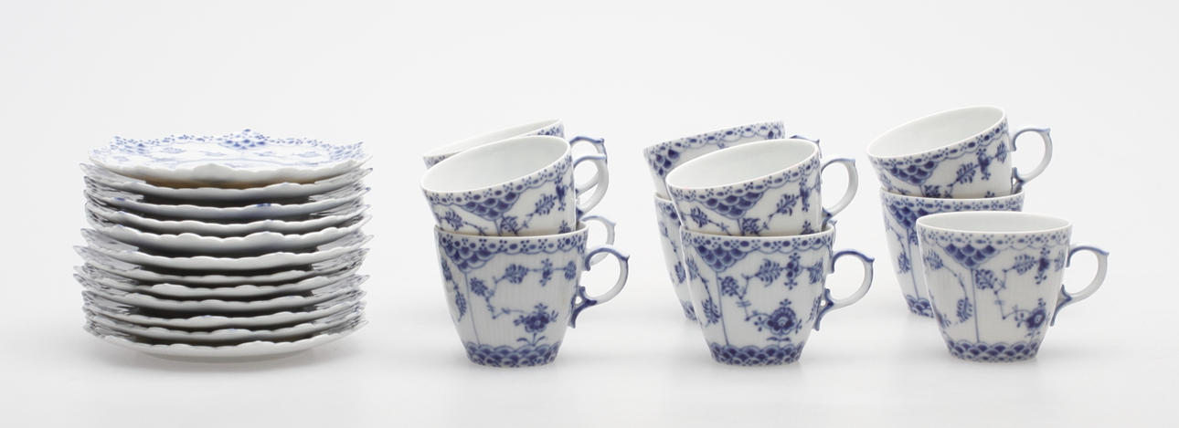 MOCCAKOPPAR, 12 delar, porslin, "Musselmalet", halvblond, Royal Copenhagen.