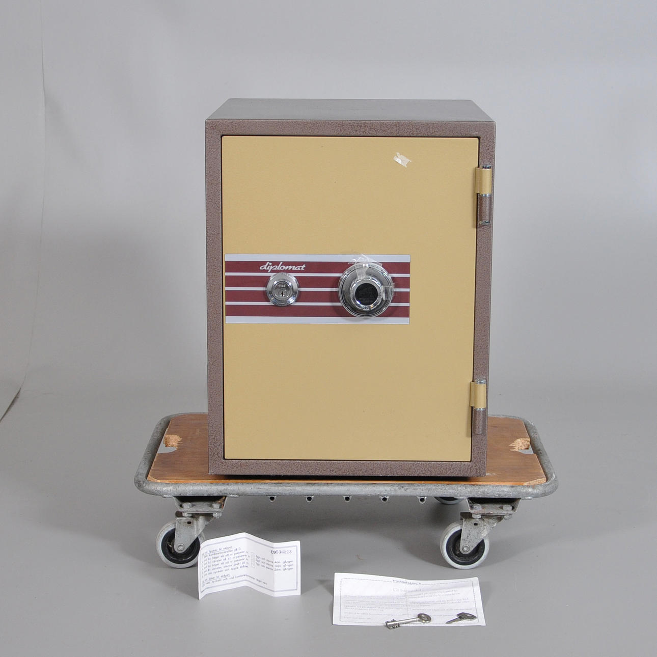 KASSASKÅP, brandklassat, "Diplomat".