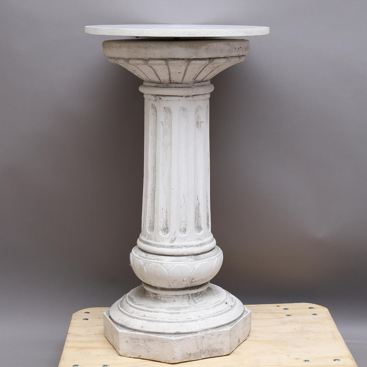 PYLARI/JAlusta, betoni.