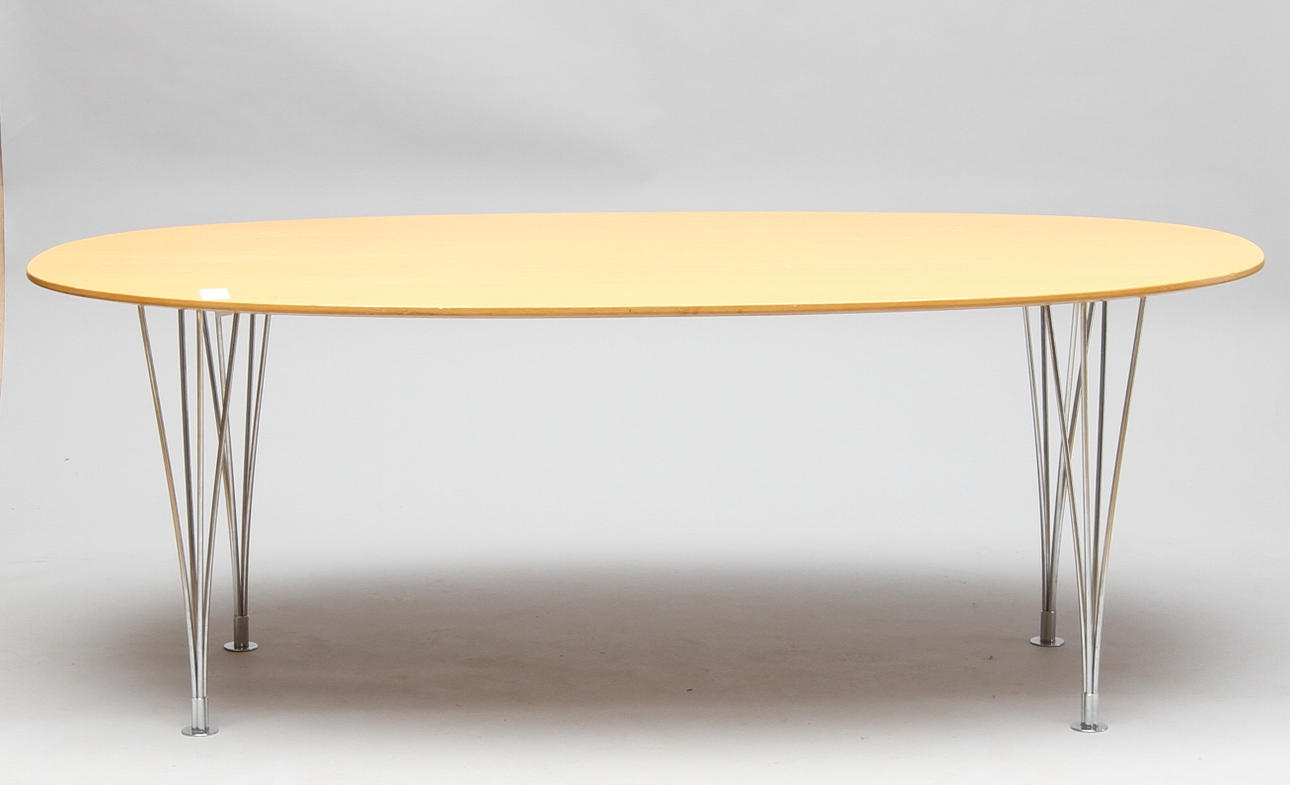 MATBORD."Superellips". Design Bruno Mathsson & Piet Hein, för Fritz Hansen. Etikettmärkt.