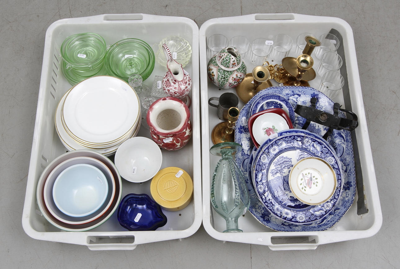 DIVERSE, 1900-tal. 2 lådor.