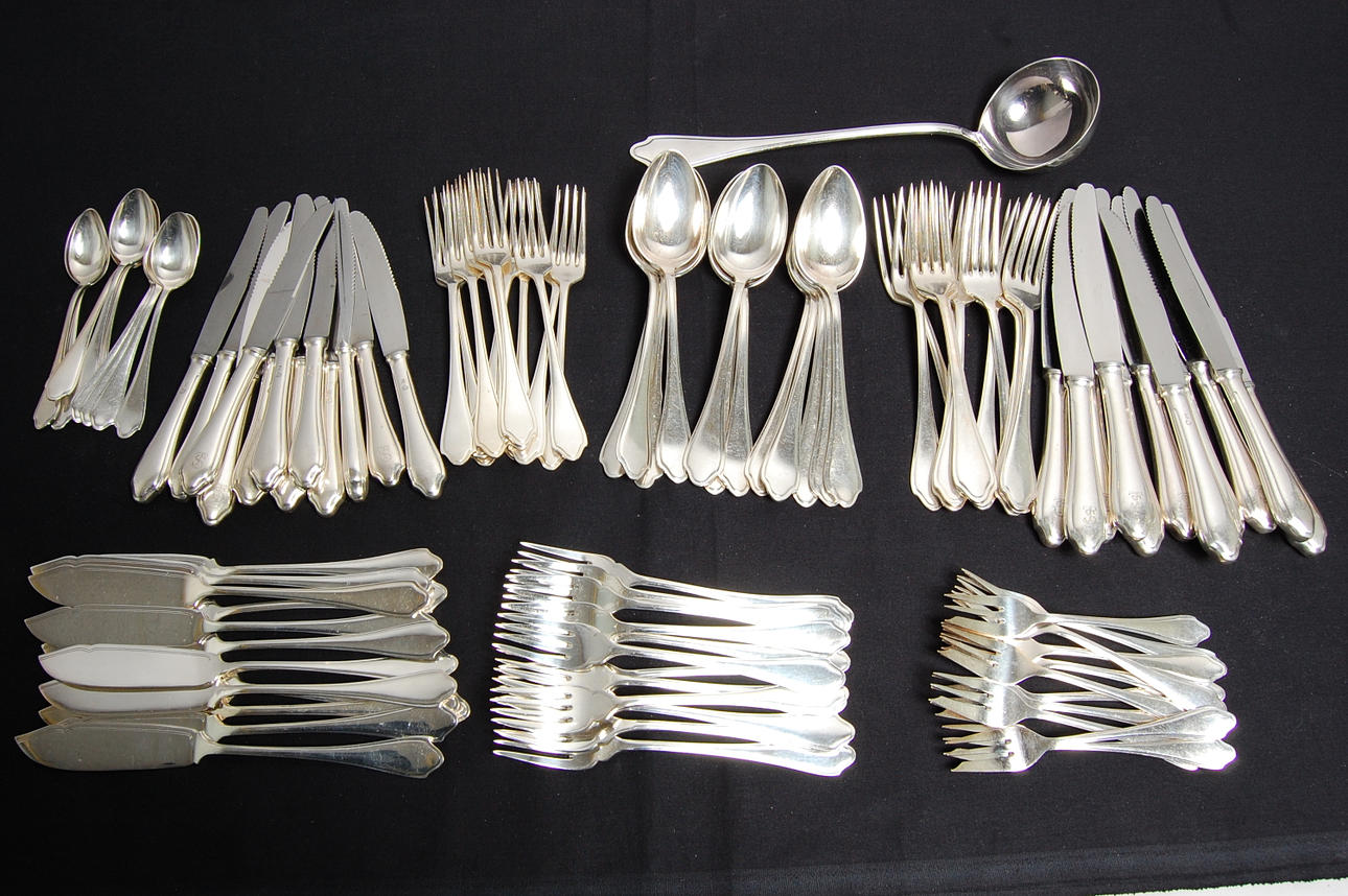 MATBESTICK, 102 delar, " Berndorf " Österrike, nysilver, 1900-tal.