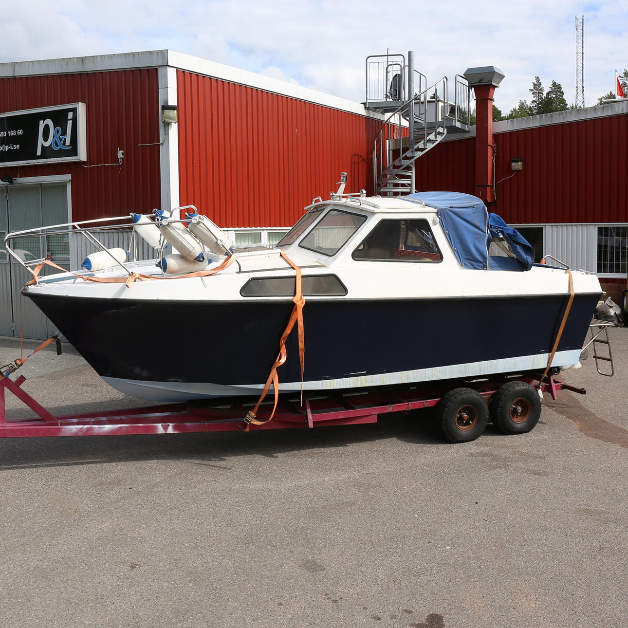 MOTORBOOT mit ANHÄNGER, Kunststoff, wohl 70er Jahre.