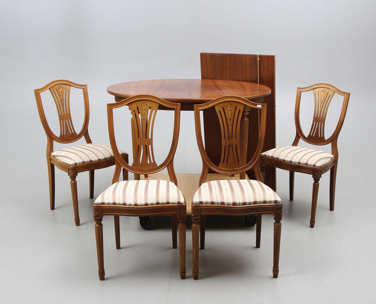 MATSALSMÖBEL, Gustaviansk stil. 5 del.1900-talets slut.