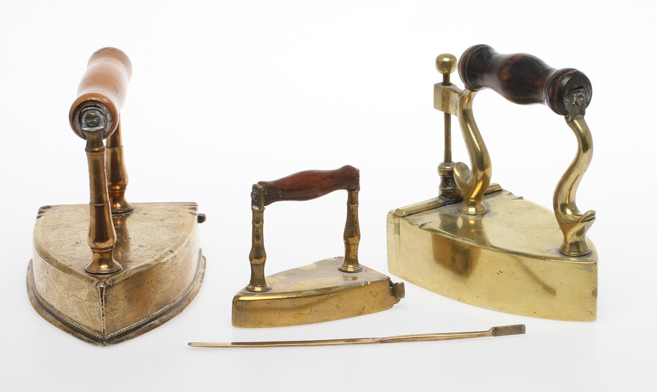 STRYKJÄRN, 3 st, 17 &1800-tal.